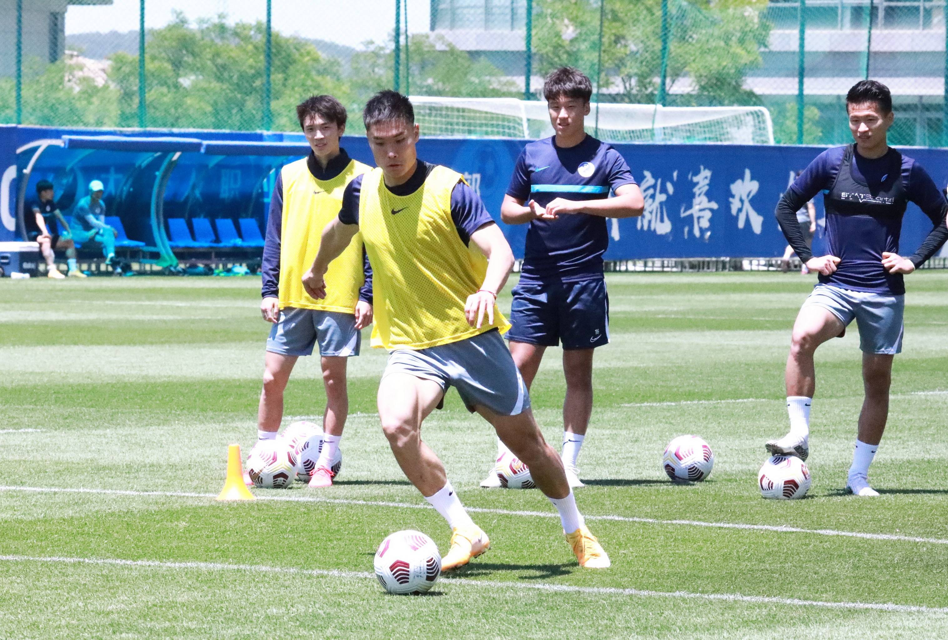 这也行？纽约尼克斯围绕国王杯豪取连胜集结日门兴格拉德巴赫备战中超，赛地聚焦——葡超冲刺阶段热度飙升(斯图加特对门兴格拉德巴赫)