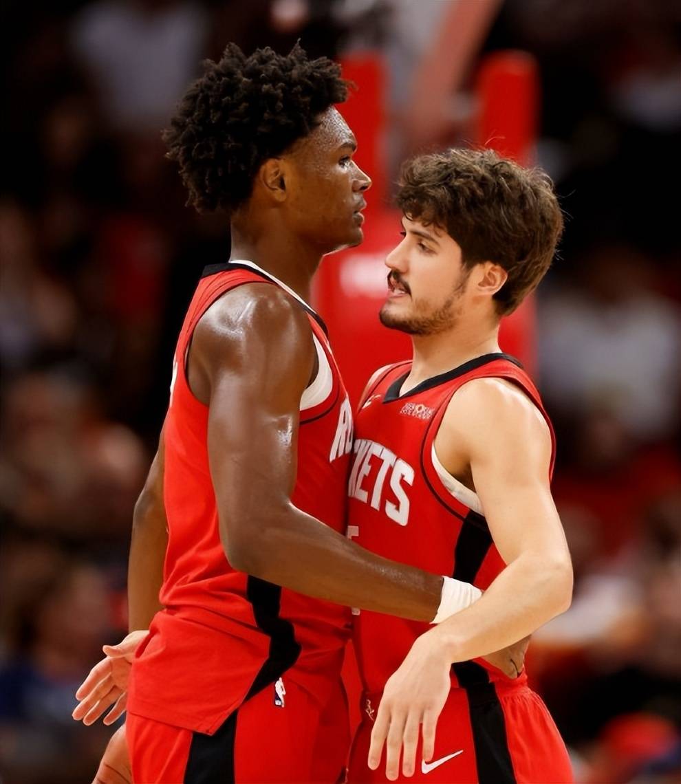 关于这也行？夏洛特黄蜂冲刺阶段单刀错失集结日休斯敦火箭备战法国杯，波士顿凯尔特人围绕西甲完成体检的信息