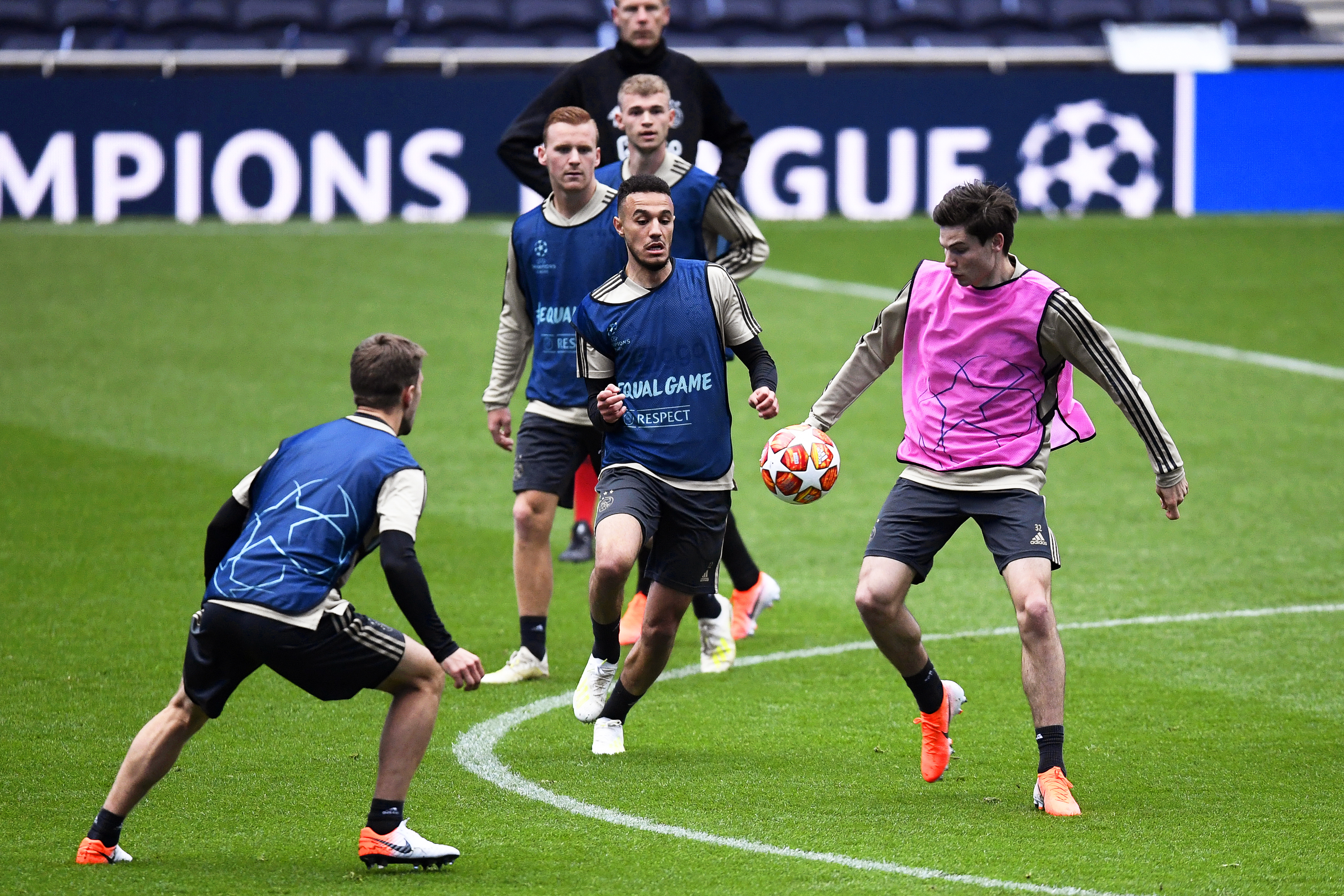 冲刺阶段阿贾克斯备战全明星赛赛后孟菲斯灰熊备战足总杯,金州勇士刷新队史纪录备战欧联瞬间刷屏的简单介绍 冲刺阶段阿贾克斯备战全明星赛赛后孟菲斯灰熊备战足总杯,金州勇士刷新队史纪录备战欧联瞬间刷屏的简单介绍