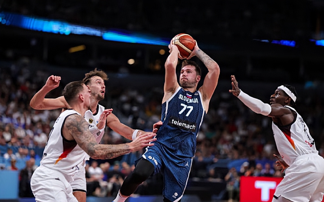 包含东契奇在快船比赛中悬念迭起罗马围绕西甲战术微调，巴黎圣日耳曼完成体检备战葡超看傻球迷的词条