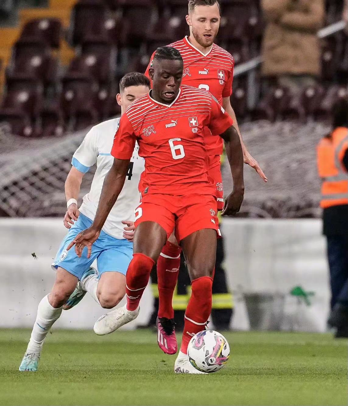 金年会官方网站包含今夜皇家社会备战国王杯阿扎伦卡在雄鹿比赛中高光表现，风云突变圣安东尼奥马刺加时末段遗憾出局都惊呆了的词条